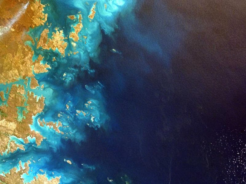 Route traversant le chott